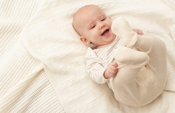 Ребенок в 3 месяца: физическое и эмоциональное развитие - Интересное, Развитие навыков, Воспитание