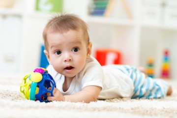 Развитие ребенка в 4 месяца: что он должен уметь  - Интересное, Нормы развития