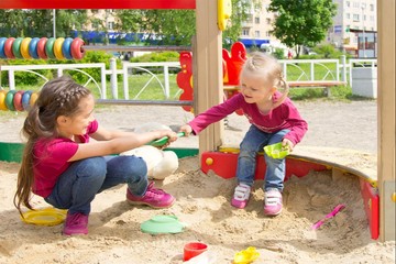 Конфликты на детских площадках: как вести себя родителям, чтобы все остались живы - Ребенок и социум, Поведение, Воспитание